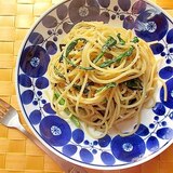 包丁要らず♪春菊と塩昆布のスパゲティー